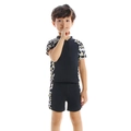 Zweiteiliges Kinder-Schwimmset für Jungen mit kurzen Ärmeln und Leopardenmuster - 152 / Jungen Leoparden Set