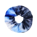 Detalle de coletero de terciopelo azul tie-dye con textura suave y colores intensos y vivos - Tie-dye Azul Real