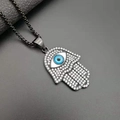 Collana Mano di Fatima nera con occhio blu e cristalli su una catena a scatola - Ciondolo Singolo Color Nero