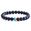 Bracelet en pierre de lave noire mate avec une perle aux rayures arc-en-ciel - Pierre mate
