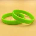 Set of two flexible green silicone wristbands with a minimalist circular design - Green
