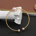 Franse vintage barokke zoetwaterparel armband met gouden wikkeling en roze parels - Verstelbaar Open / Natuurlijk Roze