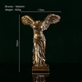 Statua della Vittoria di Samotracia in bronzo antico 23 cm su base nera riflettente - Bronzo - Medio