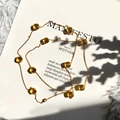 Long collier chaîne dorée élégant avec pendentifs en cristal jaune ambre taille carrée - Or + Jaune Ambré