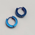 Boucles d'oreilles créoles minimalistes en acier titane bleu électrique poli brillant - 4*9 / Bleu