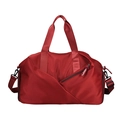 Rote Reisetasche aus wasserdichtem Nylon mit zwei Griffen und verstellbarem Schultergurt - Rot
