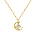 Collier céleste doré élégant avec pendentif planète et lune de rêve orné de zircons - Or
