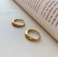 Anello conico minimalista in argento 925 dorato con finitura lucida e design aperto - Arco conico / Oro