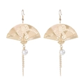 Pendientes de abanico retro de plata 925 con perlas y elegantes borlas doradas - E2536/Dorado