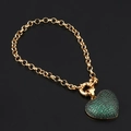 Goldenes Gliederkettenarmband mit großem Herzanhänger und funkelnden grünen Zirkonia - Grün
