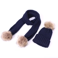 Ensemble bonnet et écharpe en tricot bleu marine avec pompons en fausse fourrure - Ensemble Bonnet Écharpe / Bleu marine