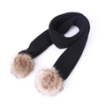 Écharpe en maille côtelée noire pour enfants avec deux pompons marron clair - Écharpe en tricot / Noir