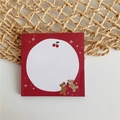 Note adesive Avocado Bear con bordo rosso e simpatici orsetti su scrivania bianca - Colore Orso Ciliegia di Natale