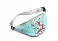 Detail der blauen Pailletten-Gürteltasche mit Einhorn-Druck und Regenbogen-Reißverschluss - Light green bottom Unicorn