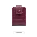 Mini-Make-up-Tasche in Weinrot mit Krokoprägung und sicherem Druckknopfverschluss - Geheimnisvolles Weinrot