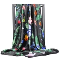 Foulard in raso nero con stampa floreale di fiori di vite e farfalle, 90x90cm - Nero