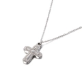 Minimalistische zilveren kruis hanger ketting met fijne schakels voor dames op wit - Staalkleur