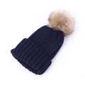 Bonnet en maille bleu marine pour enfants avec un grand pompon en fausse fourrure - Bonnet / Bleu marine
