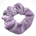 Chouchou en velours violet avec une texture douce et un design plissé élégant - Rouge-Mauve Clair
