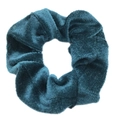 Chouchou en velours sarcelle foncé avec texture douce et détails plissés élégants - Bleu lac clair