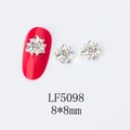 Bijoux d'ongles fleurs argentées 8mm avec strass brillants sur ongles rouges - 5098 blanc