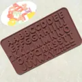 Bruine siliconen mal met A-Z hoofdletters en symbolen voor DIY epoxyhars handwerk - 26 Hoofdletters met Symbolen / koffiekleur