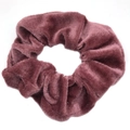 Chouchou individuel en velours rose foncé avec texture douce et éclat élégant - Vieux Rose