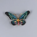 Spilla a farfalla vivace con cristalli multicolori incastonati in base di metallo dorato - Stile Farfalla con Strass Colorati (XD8537-02)