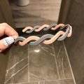 Detail of matte wavy twisted headband in grey and pink with anti-slip inner teeth grip - Pink Gray