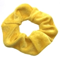 Chouchou individuel en velours jaune pour femme avec une texture de tissu doux et brillant - Jaune