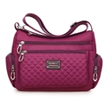 Elegante borsa a tracolla in nylon trapuntato magenta con tracolla regolabile e tasche a zip - Viola scuro