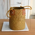 Handgefertigter Blumenkorb aus Naturgras mit Hanfgriffen und Lederflicken, 22 cm hoch - Klein