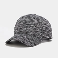 Detailopname van zwart-witte tie-dye honkbalpet met een versterkte gebogen klep - Verstelbaar / Zwart