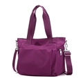 Borsa tote in nylon viola con cerniere funzionali e tracolla per donna - Viola