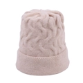 Detalle del gorro de punto beige con textura de trenzas y ala ancha con doblez - Beige