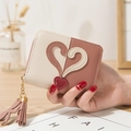 Portafoglio corto da donna con cerniera, decorazione a cuore e nappa beige e rosa - Rosa Intenso