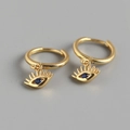 Dettaglio degli orecchini a cerchio in argento S925 con zircone blu evil eye - Argento 925 / Oro
