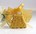 Dettaglio scatola di caramelle dorata a farfalla con taglio laser e nastro di raso - Oro