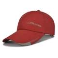 Berretto da baseball in cotone rosso scuro con scritte sportive grigie su sfondo bianco - Regolabile / Fucsia
