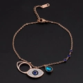 Dettaglio del bracciale multistrato oro rosa con ciondolo occhio greco blu e cristallo - Bracciale Occhio del Diavolo Oro Rosa