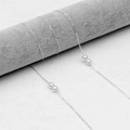 Catenina per occhiali argento con coppie di piccole perle bianche su un cinturino in metallo - 2+2 Perla Argento