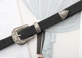 Details der silbernen Vintage-Gürtelschnalle mit Blumenmuster auf schmalem Ledergürtel - 5# Geschnitzte Silberschnalle (Schwarzer Gürtel)
