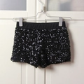 Detailansicht der schwarzen Pailletten-Shorts mit hoher Taille für Bühne und Party - Einheitsgröße / Schwarz