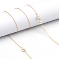 Elegante catena per occhiali placcata oro con perle bianche e sottile maglia di rame - Catena con Perle 3+1 Oro