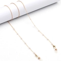 Vergoldete Brillenkette mit eleganten weißen Perlen und verstellbaren Gummischlaufen - 5+5 Kleine Perle Gold