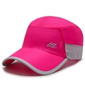 Berretto sportivo rosa acceso ad asciugatura rapida con rete grigia e logo SPORT - Regolabile / Rosa Rosso