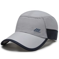 Berretto sportivo grigio chiaro ad asciugatura rapida con pannelli blu navy e logo - Regolabile / Grigio chiaro