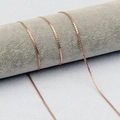 Catena a treccia in oro rosa su espositore grigio per cordini per occhiali - Oro Rosa Semplice
