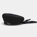 Berretto alla moda in cotone nero con fiocco bianco e ricamo della scritta Forever - Nero
