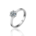 Anillo clásico de plata con circonita de seis garras y banda ajustable sobre blanco - Estilo de Mujer / Abierto Ajustable